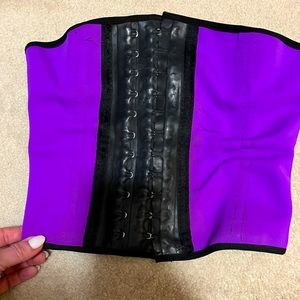 Waist Gang waist trainer size small Purple small out